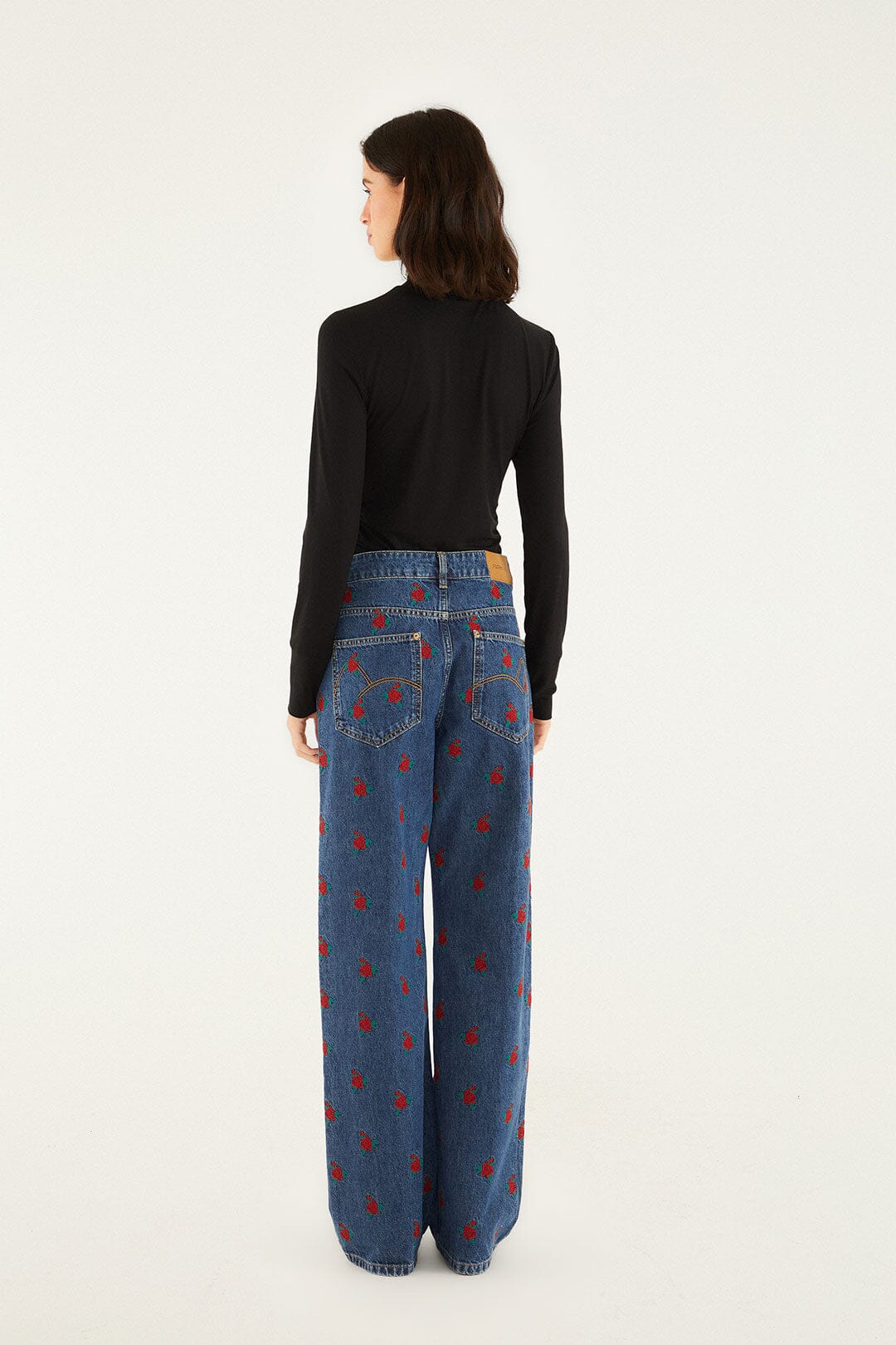 Jeans brodé de fleurs