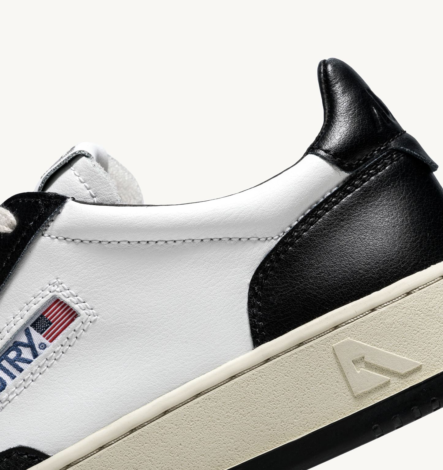 Baskets Medalist Low noir & blanc