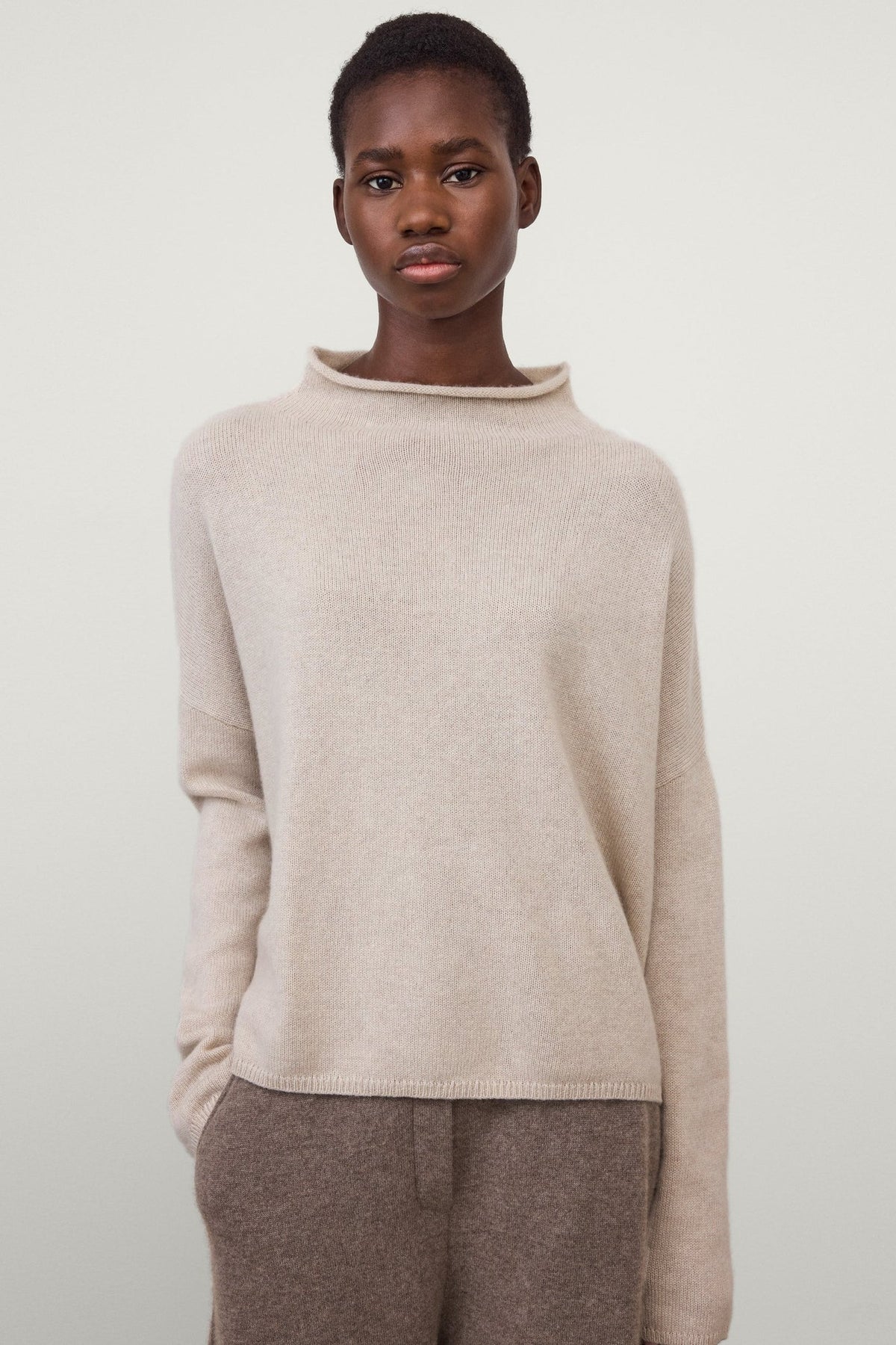 Pull col haut Sandy Lisa Yang – sand – vue 2