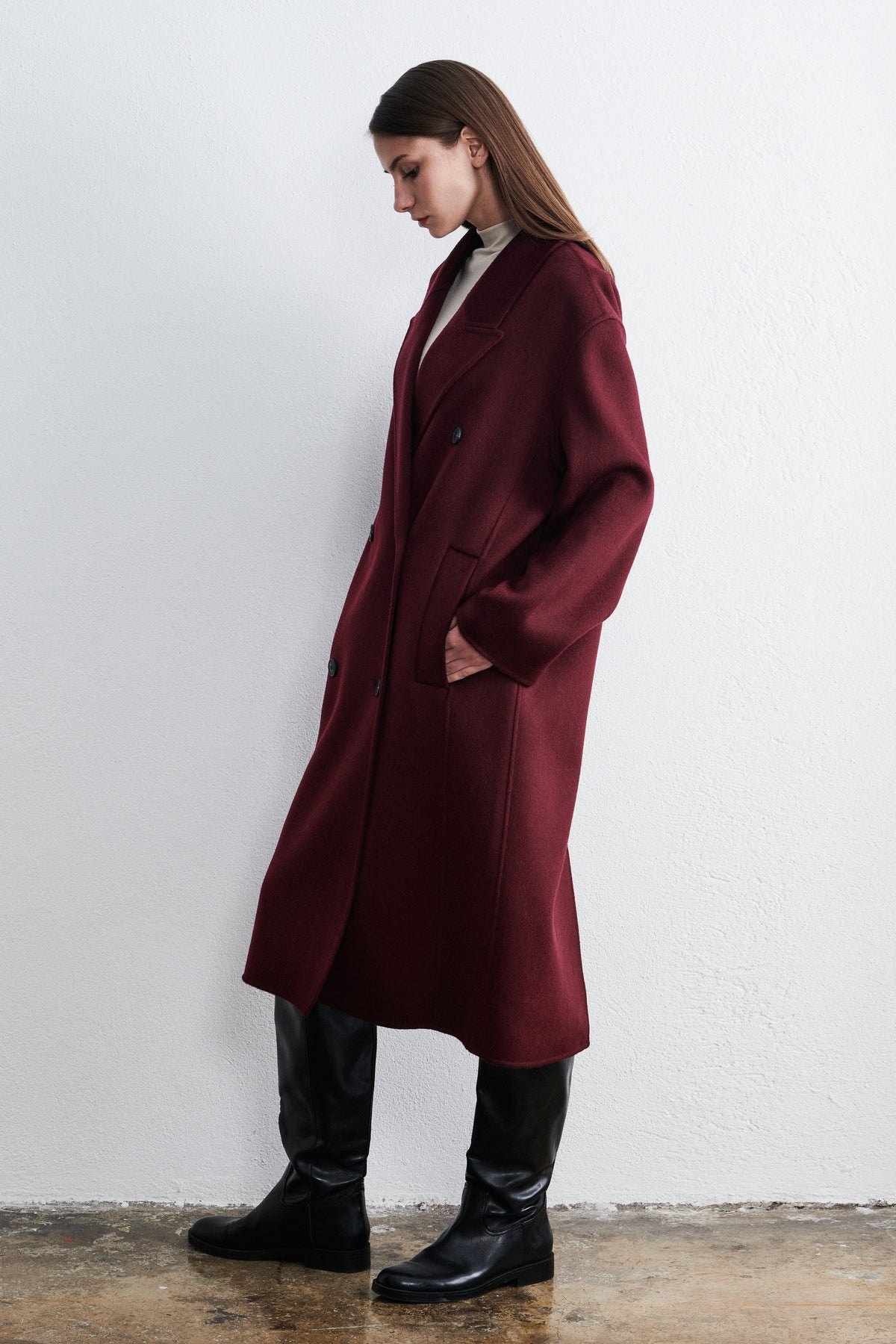Manteau croisé Stockholm bordeaux The Dynamis Studio