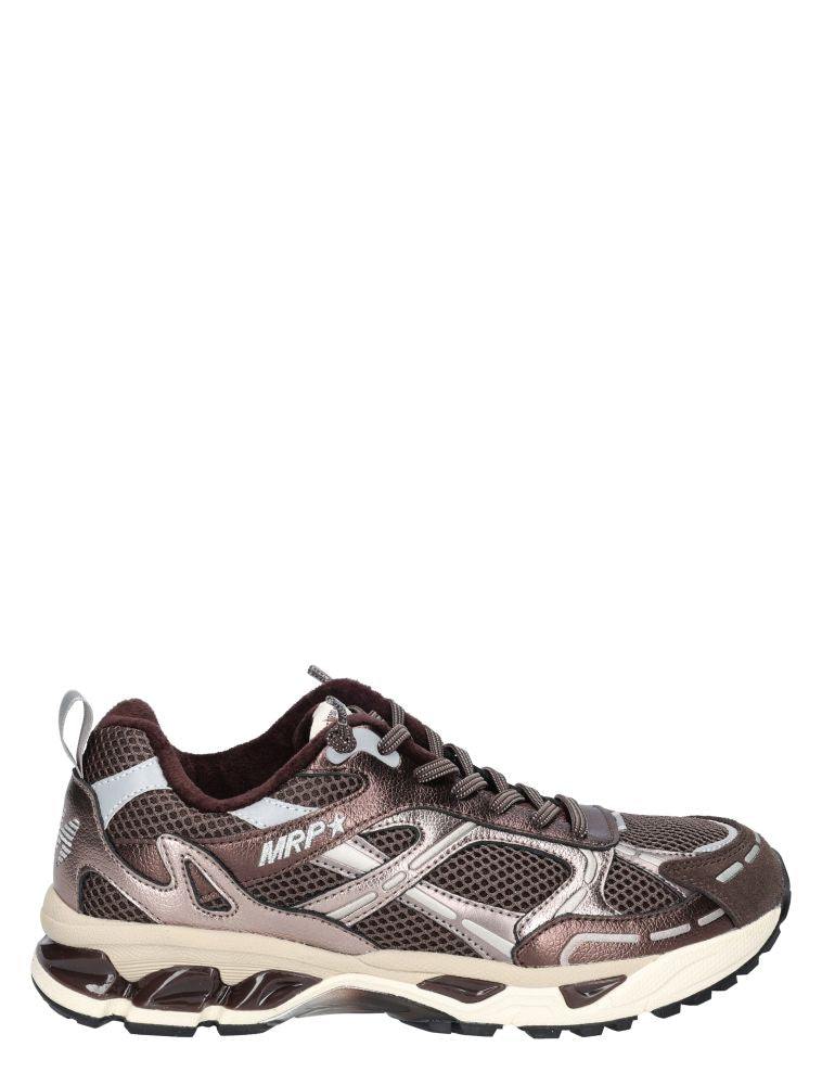 Retro running sneakers