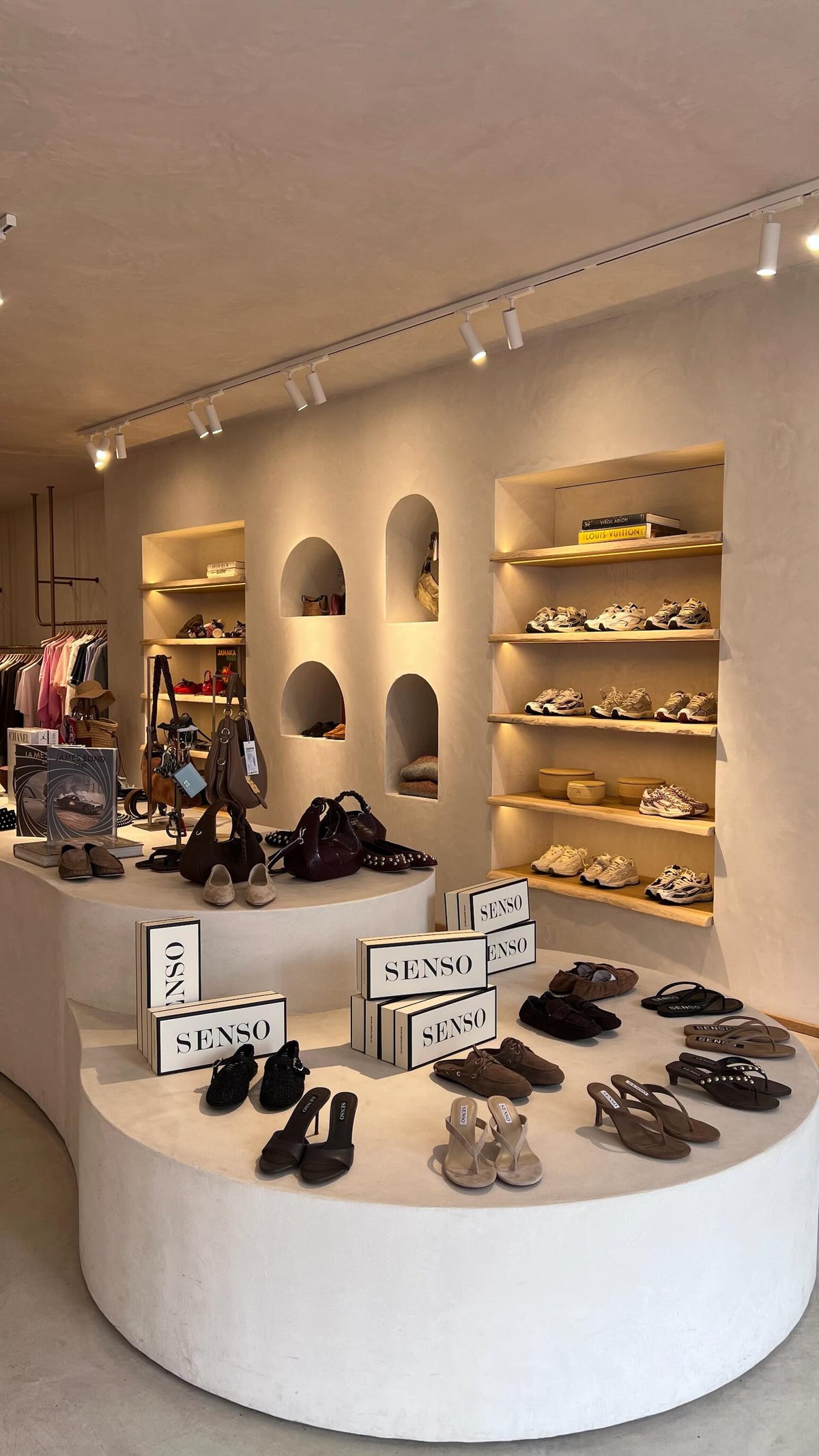 Intérieur de la boutique Butterfly, chaussée de Bruxelles 240 à Waterloo