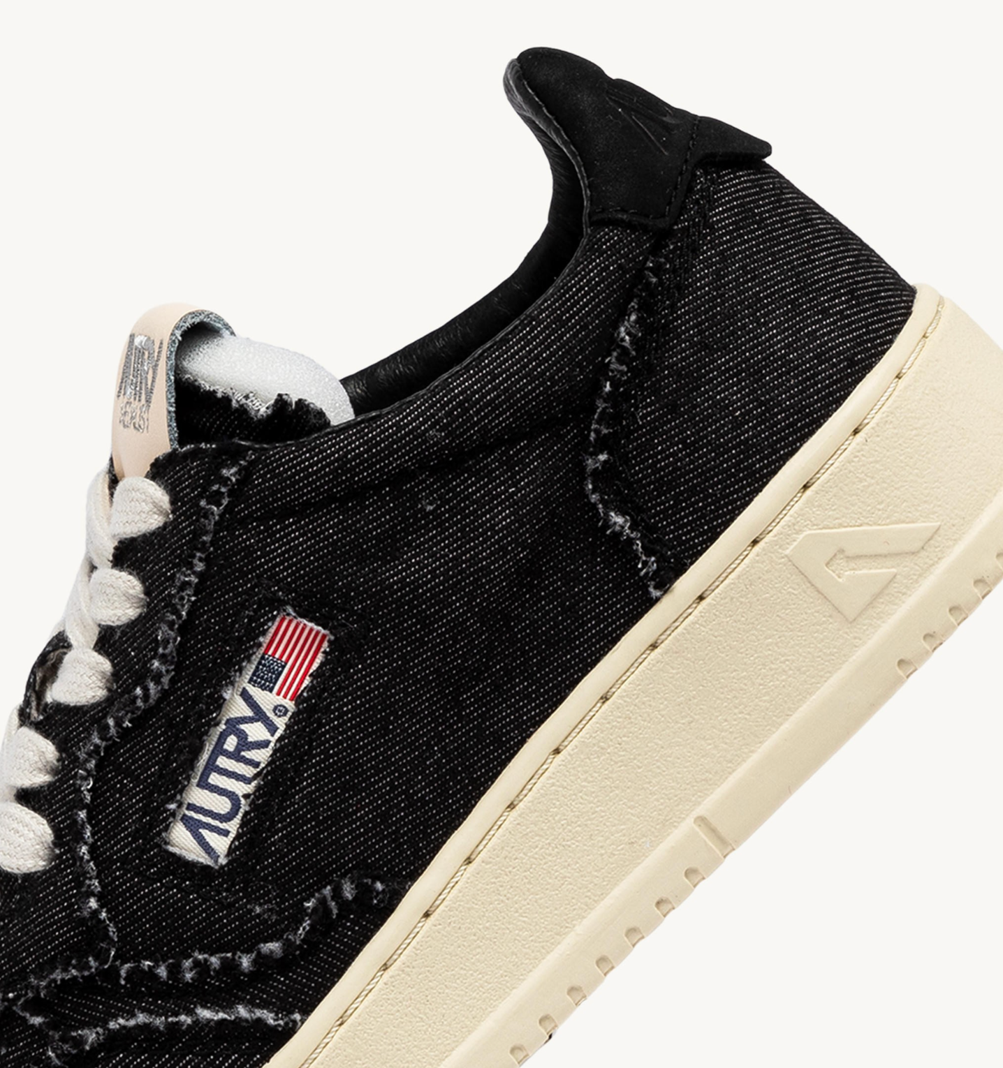 Medalist Low denim black sneakers