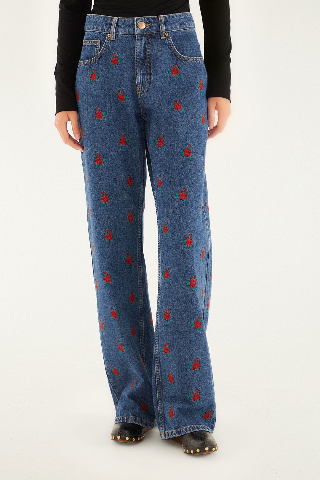 Jeans brodé de fleurs
