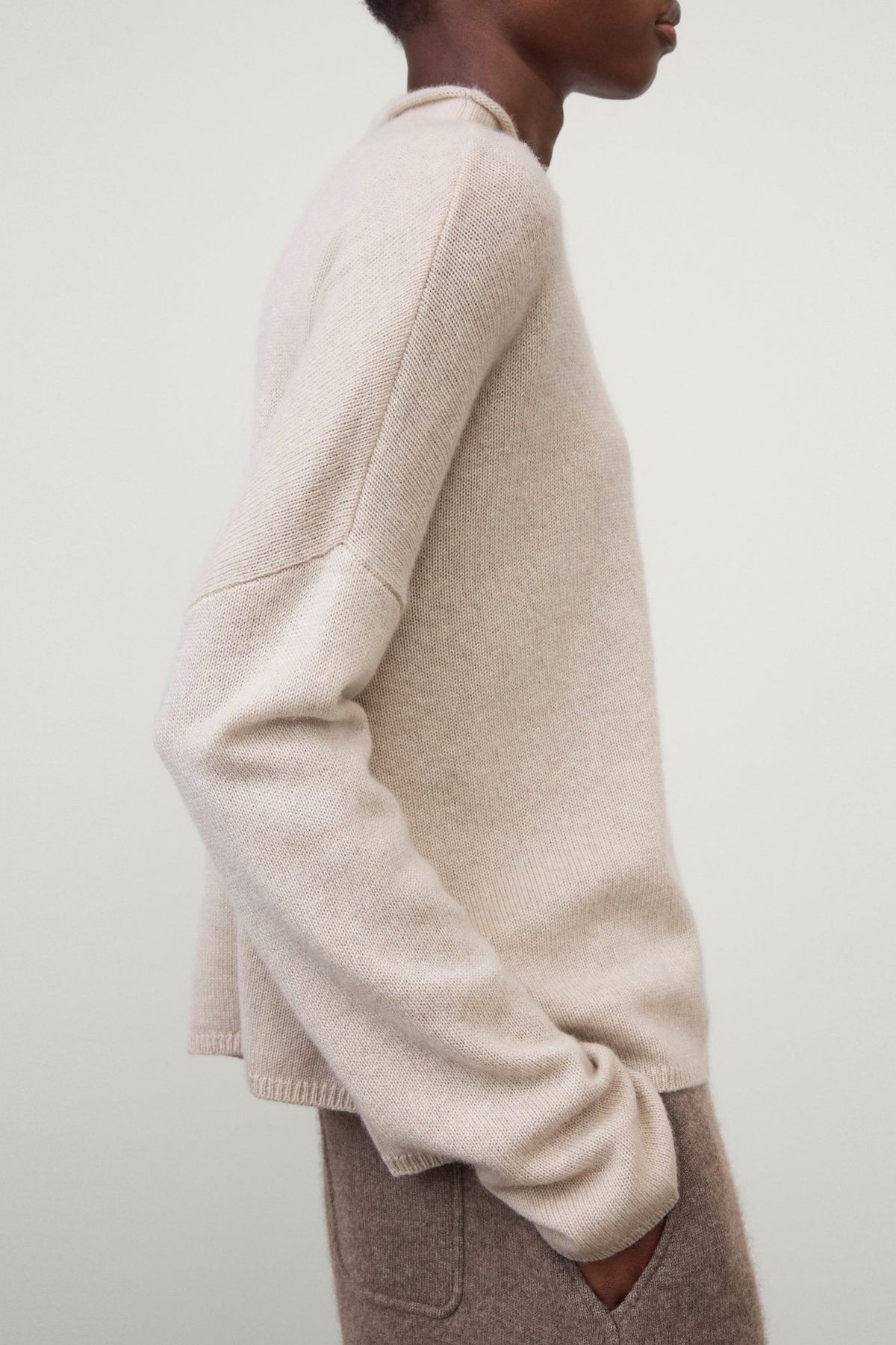 Pull col haut Sandy Lisa Yang – sand – vue 3