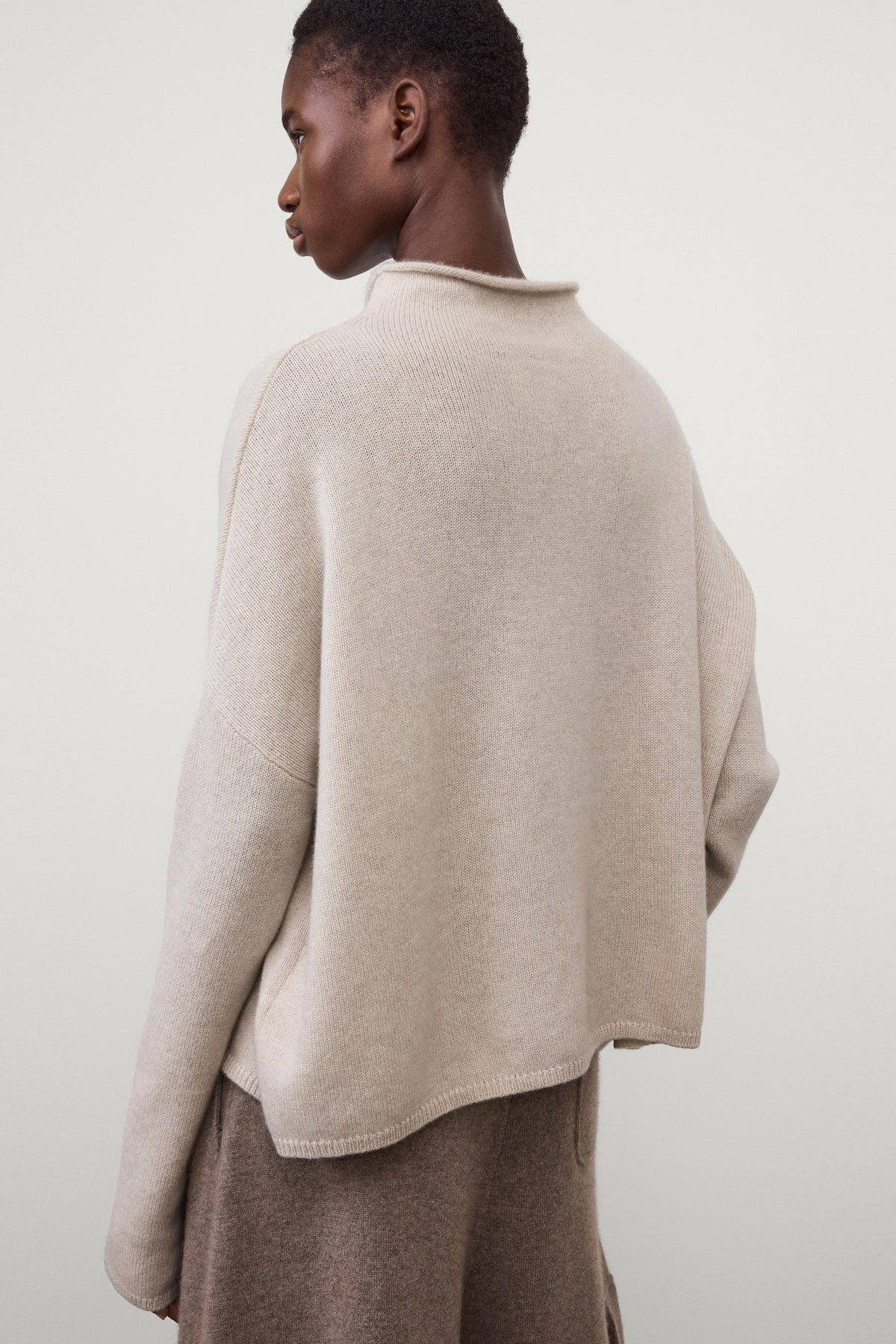 Pull col haut Sandy Lisa Yang – sand – vue 4