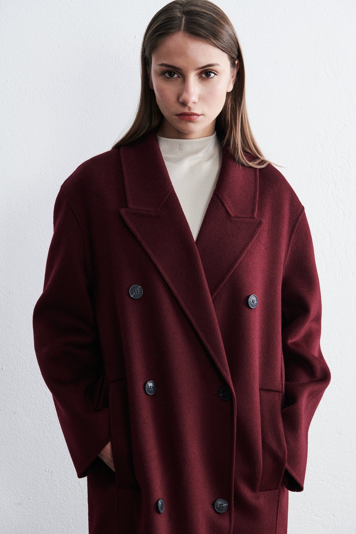 Manteau croisé Stockholm bordeaux The Dynamis Studio
